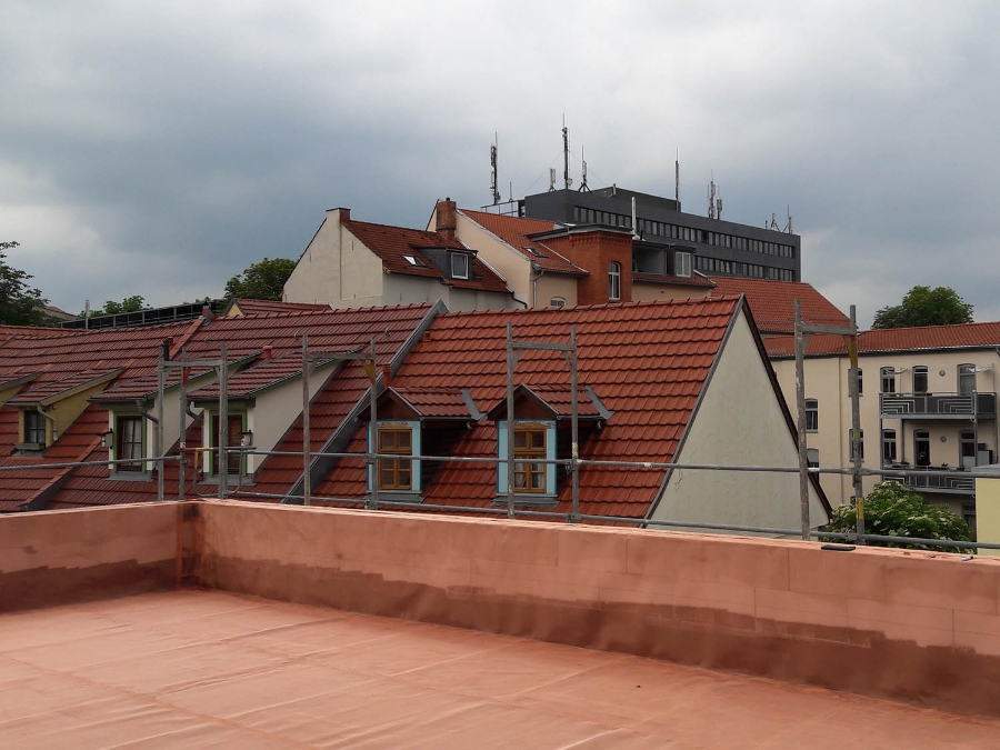 Abschirmung Flachdach Neubau Stadthaus Erfurt